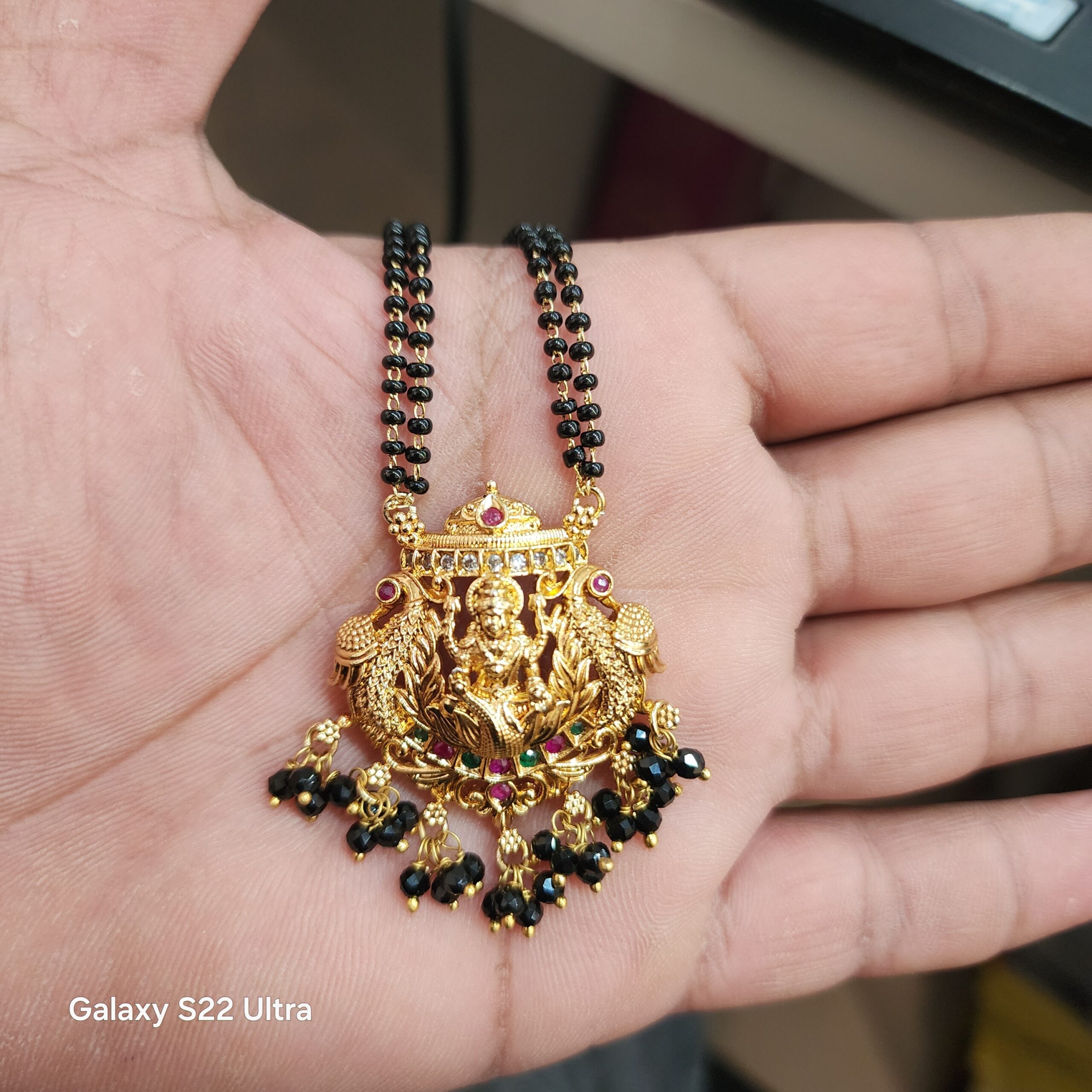 Short Black Beeds - Image 4